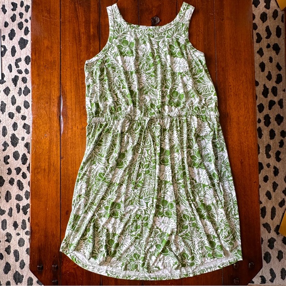 Figure Flattering Drawstring Dress, Floral Detail, Unique Green, Round Hem 1X - Picture 8 of 10